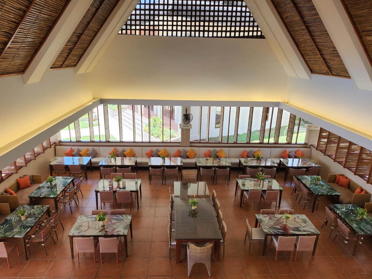 Costa Celine Beach Resort Kinablangan Exteriör bild